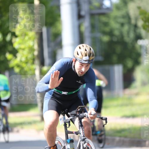 10.08.2025 - GEWOBA Citytriathlon Bremen Yannick Fuchs http://msf.ph/oto/8561981 10.08.2025 14:25:07 Radfahren 22, 49, 85, 166, 202, 235, 267, 269, 270, 346, 462 meine-sportfotos.de