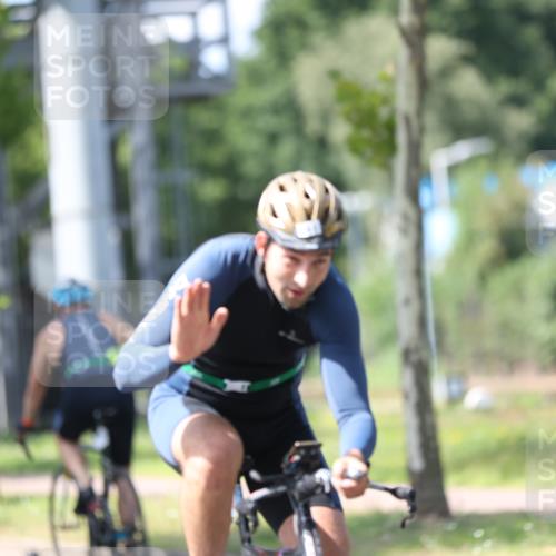 10.08.2025 - GEWOBA Citytriathlon Bremen Yannick Fuchs http://msf.ph/oto/8561983 10.08.2025 14:25:07 Radfahren 22, 49, 85, 166, 202, 235, 267, 269, 270, 346, 462 meine-sportfotos.de