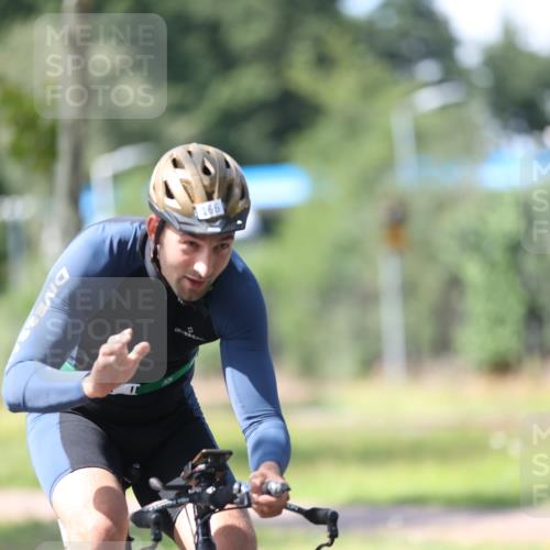 10.08.2025 - GEWOBA Citytriathlon Bremen Yannick Fuchs http://msf.ph/oto/8561985 10.08.2025 14:25:08 Radfahren 22, 49, 85, 166, 202, 235, 267, 269, 270, 326, 346, 462 meine-sportfotos.de