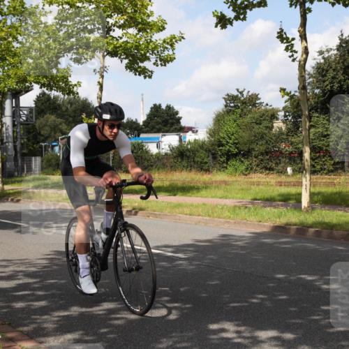 10.08.2025 - GEWOBA Citytriathlon Bremen Yannick Fuchs http://msf.ph/oto/8561988 10.08.2025 12:23:17 Radfahren 589, 603, 606, 638, 696, 740, 754, 802, 921, 934, 953 meine-sportfotos.de