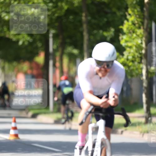 10.08.2025 - GEWOBA Citytriathlon Bremen Yannick Fuchs http://msf.ph/oto/8561989 10.08.2025 14:25:15 Radfahren 49, 85, 166, 202, 208, 235, 267, 270, 323, 326, 336, 462, 479 meine-sportfotos.de