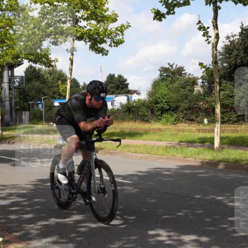 10.08.2025 - GEWOBA Citytriathlon Bremen Yannick Fuchs http://msf.ph/oto/8561990 10.08.2025 12:23:20 Radfahren 589, 606, 638, 696, 740, 754, 802, 921, 934, 953 meine-sportfotos.de