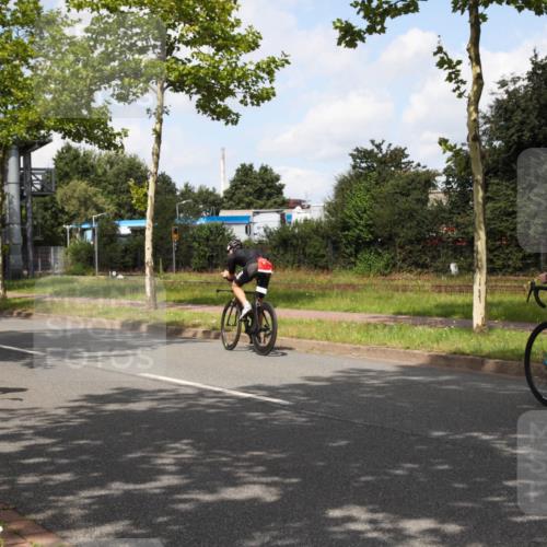 10.08.2025 - GEWOBA Citytriathlon Bremen Yannick Fuchs http://msf.ph/oto/8561993 10.08.2025 12:23:24 Radfahren 589, 606, 638, 696, 740, 754, 802, 921, 934, 945, 953 meine-sportfotos.de