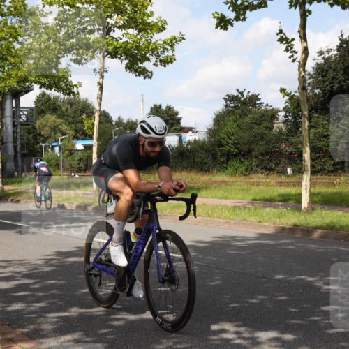 10.08.2025 - GEWOBA Citytriathlon Bremen Yannick Fuchs http://msf.ph/oto/8562004 10.08.2025 12:23:25 Radfahren 589, 606, 638, 696, 740, 754, 802, 921, 934, 945, 953 meine-sportfotos.de