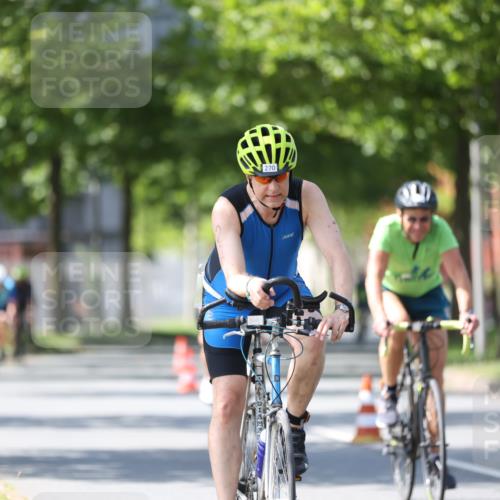 10.08.2025 - GEWOBA Citytriathlon Bremen Yannick Fuchs http://msf.ph/oto/8562019 10.08.2025 14:25:21 Radfahren 49, 85, 208, 267, 270, 323, 326, 336, 462, 479 meine-sportfotos.de