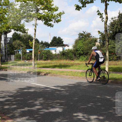 10.08.2025 - GEWOBA Citytriathlon Bremen Yannick Fuchs http://msf.ph/oto/8562020 10.08.2025 12:23:30 Radfahren 606, 638, 696, 740, 754, 797, 802, 831, 945, 953, 983 meine-sportfotos.de