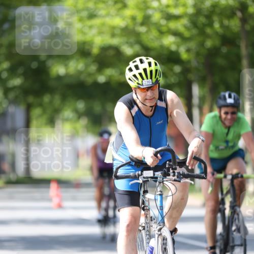 10.08.2025 - GEWOBA Citytriathlon Bremen Yannick Fuchs http://msf.ph/oto/8562023 10.08.2025 14:25:21 Radfahren 49, 85, 208, 267, 270, 323, 326, 336, 462, 479 meine-sportfotos.de