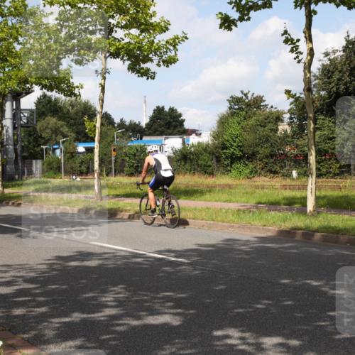 10.08.2025 - GEWOBA Citytriathlon Bremen Yannick Fuchs http://msf.ph/oto/8562024 10.08.2025 12:23:31 Radfahren 606, 638, 696, 754, 797, 802, 831, 945, 953, 983 meine-sportfotos.de