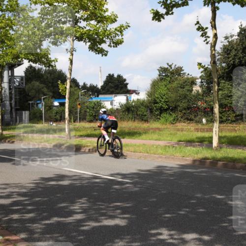 10.08.2025 - GEWOBA Citytriathlon Bremen Yannick Fuchs http://msf.ph/oto/8562076 10.08.2025 12:23:58 Radfahren 559, 614, 706, 721, 746, 815, 879 meine-sportfotos.de