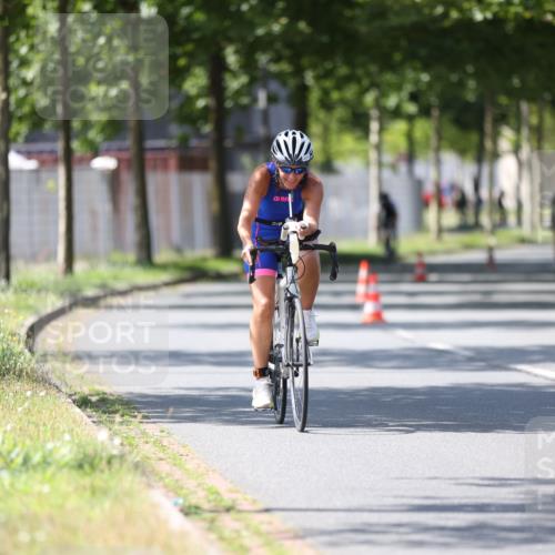 10.08.2025 - GEWOBA Citytriathlon Bremen Yannick Fuchs http://msf.ph/oto/8562084 10.08.2025 14:25:49 Radfahren 167, 181, 446, 499 meine-sportfotos.de
