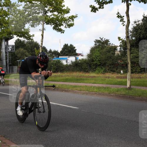10.08.2025 - GEWOBA Citytriathlon Bremen Yannick Fuchs http://msf.ph/oto/8562108 10.08.2025 12:24:14 Radfahren 557, 613, 614, 650, 723, 724, 815, 879, 944, 1028 meine-sportfotos.de