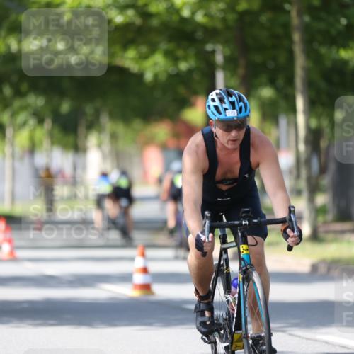10.08.2025 - GEWOBA Citytriathlon Bremen Yannick Fuchs http://msf.ph/oto/8562114 10.08.2025 14:26:04 Radfahren 181, 220, 231, 273, 325, 331, 446 meine-sportfotos.de