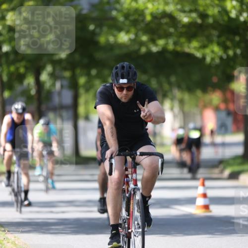 10.08.2025 - GEWOBA Citytriathlon Bremen Yannick Fuchs http://msf.ph/oto/8562122 10.08.2025 14:26:05 Radfahren 181, 220, 231, 273, 278, 325, 331, 446 meine-sportfotos.de