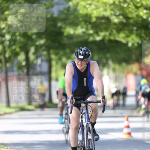 10.08.2025 - GEWOBA Citytriathlon Bremen Yannick Fuchs http://msf.ph/oto/8562132 10.08.2025 14:26:07 Radfahren 181, 220, 231, 273, 278, 325, 331, 446 meine-sportfotos.de