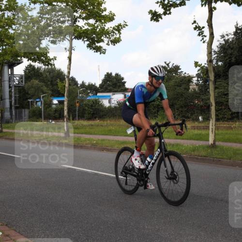 10.08.2025 - GEWOBA Citytriathlon Bremen Yannick Fuchs http://msf.ph/oto/8562138 10.08.2025 12:24:32 Radfahren 557, 597, 613, 623, 660, 672, 705, 724, 779, 809, 883, 925, 964, 1006, 1036 meine-sportfotos.de
