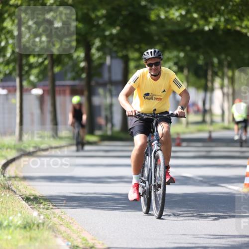 10.08.2025 - GEWOBA Citytriathlon Bremen Yannick Fuchs http://msf.ph/oto/8562149 10.08.2025 14:26:14 Radfahren 220, 231, 273, 278, 325, 331, 360 meine-sportfotos.de