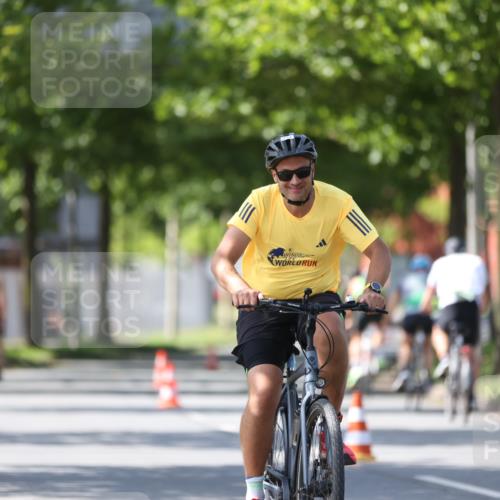 10.08.2025 - GEWOBA Citytriathlon Bremen Yannick Fuchs http://msf.ph/oto/8562151 10.08.2025 14:26:14 Radfahren 220, 231, 273, 278, 325, 331, 360 meine-sportfotos.de