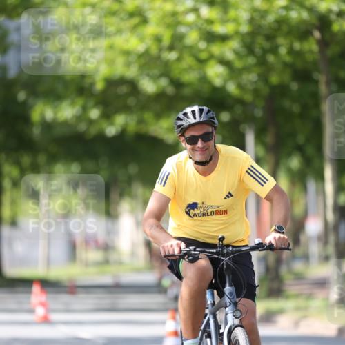 10.08.2025 - GEWOBA Citytriathlon Bremen Yannick Fuchs http://msf.ph/oto/8562155 10.08.2025 14:26:15 Radfahren 220, 231, 273, 278, 325, 331, 360 meine-sportfotos.de