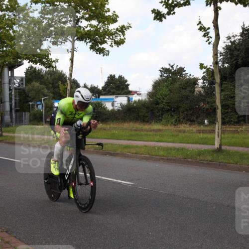 10.08.2025 - GEWOBA Citytriathlon Bremen Yannick Fuchs http://msf.ph/oto/8562158 10.08.2025 12:24:51 Radfahren 597, 672, 698, 737, 814, 880, 890, 896, 954, 955, 1006 meine-sportfotos.de