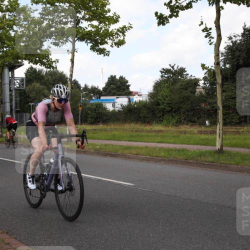 10.08.2025 - GEWOBA Citytriathlon Bremen Yannick Fuchs http://msf.ph/oto/8562165 10.08.2025 12:24:58 Radfahren 698, 737, 814, 880, 890, 896, 954, 955, 958 meine-sportfotos.de