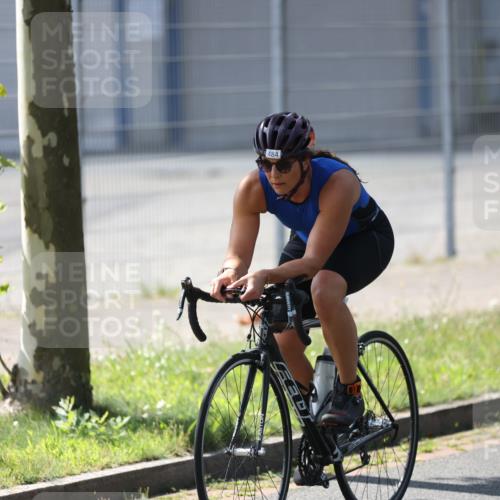 10.08.2025 - GEWOBA Citytriathlon Bremen Yannick Fuchs http://msf.ph/oto/8562169 10.08.2025 14:26:54 Radfahren 349, 372, 408, 422, 445, 484, 497 meine-sportfotos.de