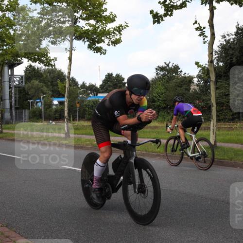 10.08.2025 - GEWOBA Citytriathlon Bremen Yannick Fuchs http://msf.ph/oto/8562170 10.08.2025 12:24:59 Radfahren 698, 737, 814, 880, 890, 896, 954, 955, 958 meine-sportfotos.de