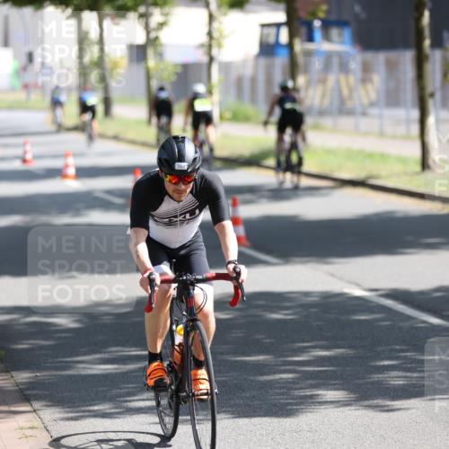 10.08.2025 - GEWOBA Citytriathlon Bremen Yannick Fuchs http://msf.ph/oto/8562190 10.08.2025 14:27:01 Radfahren 189, 196, 276, 305, 318, 349, 372, 422, 457, 484, 497 meine-sportfotos.de