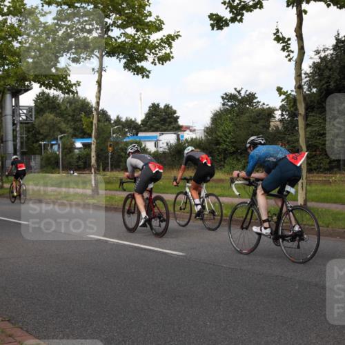 10.08.2025 - GEWOBA Citytriathlon Bremen Yannick Fuchs http://msf.ph/oto/8562193 10.08.2025 12:25:17 Radfahren 595, 619, 908, 958, 965, 1024 meine-sportfotos.de