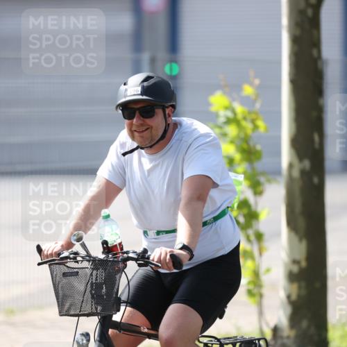 10.08.2025 - GEWOBA Citytriathlon Bremen Yannick Fuchs http://msf.ph/oto/8562209 10.08.2025 14:27:14 Radfahren 120, 189, 196, 276, 286, 305, 318, 441, 457 meine-sportfotos.de