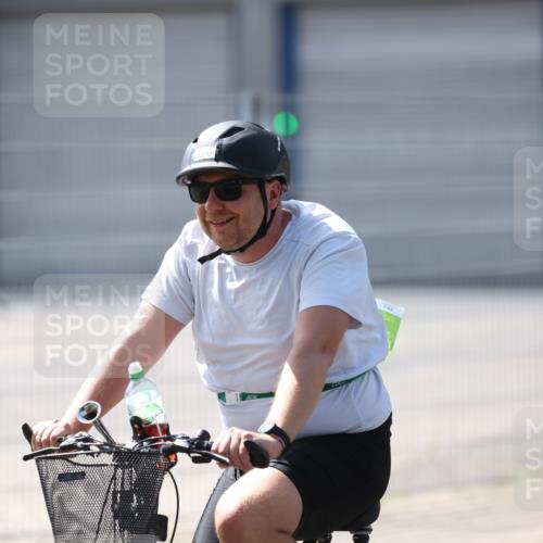 10.08.2025 - GEWOBA Citytriathlon Bremen Yannick Fuchs http://msf.ph/oto/8562211 10.08.2025 14:27:14 Radfahren 120, 189, 196, 276, 286, 305, 318, 441, 457 meine-sportfotos.de