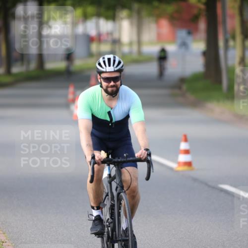 10.08.2025 - GEWOBA Citytriathlon Bremen Yannick Fuchs http://msf.ph/oto/8562229 10.08.2025 14:27:33 Radfahren 120, 156, 320, 363 meine-sportfotos.de