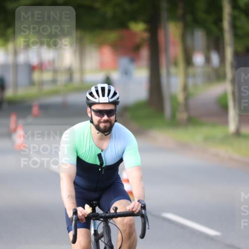 10.08.2025 - GEWOBA Citytriathlon Bremen Yannick Fuchs http://msf.ph/oto/8562233 10.08.2025 14:27:33 Radfahren 120, 156, 320, 363 meine-sportfotos.de