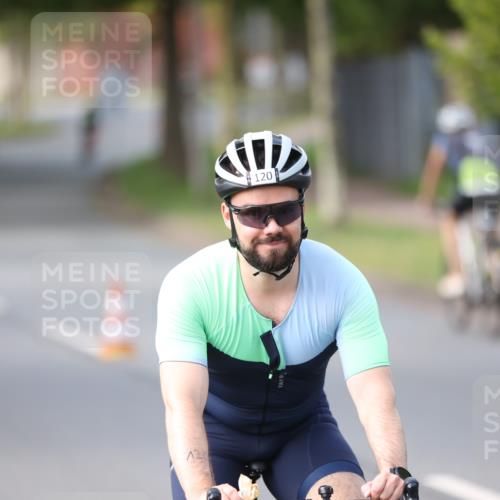 10.08.2025 - GEWOBA Citytriathlon Bremen Yannick Fuchs http://msf.ph/oto/8562235 10.08.2025 14:27:33 Radfahren 120, 156, 320, 363 meine-sportfotos.de