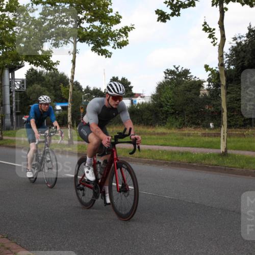 10.08.2025 - GEWOBA Citytriathlon Bremen Yannick Fuchs http://msf.ph/oto/8562241 10.08.2025 12:26:06 Radfahren 608, 611, 661, 693, 730, 755, 786, 808, 842, 849, 865, 871, 911, 1014 meine-sportfotos.de