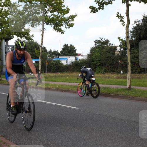 10.08.2025 - GEWOBA Citytriathlon Bremen Yannick Fuchs http://msf.ph/oto/8562256 10.08.2025 12:26:13 Radfahren 608, 611, 661, 730, 786, 808, 842, 865, 871, 911, 1014 meine-sportfotos.de