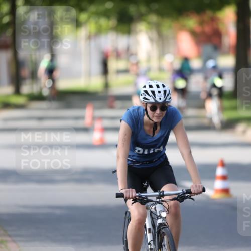 10.08.2025 - GEWOBA Citytriathlon Bremen Yannick Fuchs http://msf.ph/oto/8562273 10.08.2025 14:28:34 Radfahren 171, 237, 367, 401, 467, 483 meine-sportfotos.de