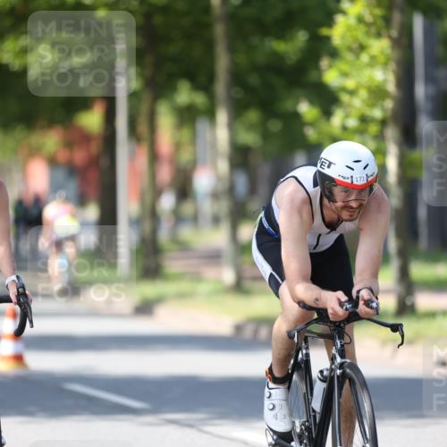 10.08.2025 - GEWOBA Citytriathlon Bremen Yannick Fuchs http://msf.ph/oto/8562292 10.08.2025 14:28:45 Radfahren 171, 193, 237, 350, 367, 403, 467, 483 meine-sportfotos.de