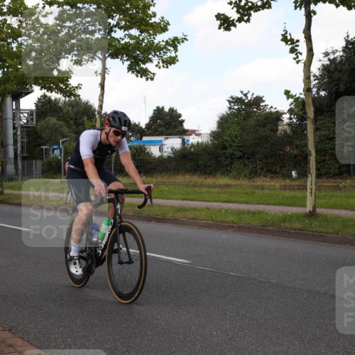 10.08.2025 - GEWOBA Citytriathlon Bremen Yannick Fuchs http://msf.ph/oto/8562353 10.08.2025 12:27:23 Radfahren 568, 586, 607, 633, 792, 835, 918, 929, 962, 1038 meine-sportfotos.de