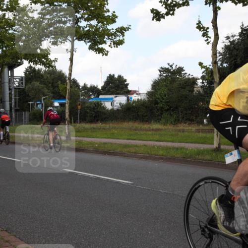 10.08.2025 - GEWOBA Citytriathlon Bremen Yannick Fuchs http://msf.ph/oto/8562361 10.08.2025 12:27:25 Radfahren 568, 586, 633, 792, 835, 918, 929, 962, 1038 meine-sportfotos.de