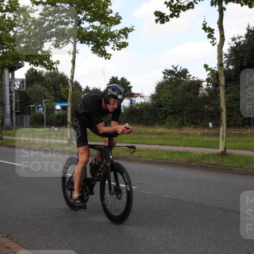 10.08.2025 - GEWOBA Citytriathlon Bremen Yannick Fuchs http://msf.ph/oto/8562364 10.08.2025 12:27:29 Radfahren 568, 586, 633, 647, 792, 835, 929, 962, 1038 meine-sportfotos.de