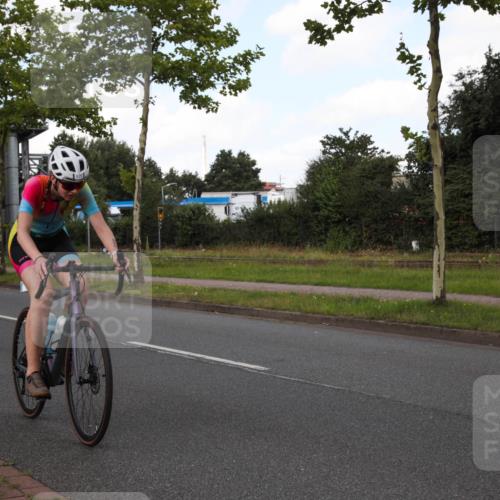 10.08.2025 - GEWOBA Citytriathlon Bremen Yannick Fuchs http://msf.ph/oto/8562374 10.08.2025 12:27:34 Radfahren 568, 586, 647, 792, 835, 929, 962, 1038 meine-sportfotos.de
