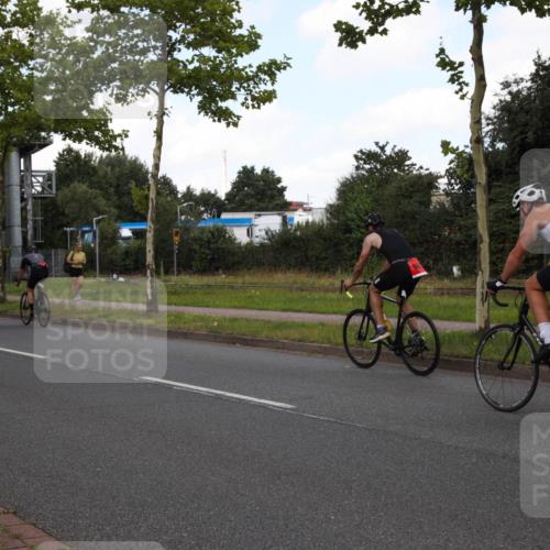 10.08.2025 - GEWOBA Citytriathlon Bremen Yannick Fuchs http://msf.ph/oto/8562389 10.08.2025 12:27:43 Radfahren 568, 647, 669, 800, 819, 929, 963, 1038 meine-sportfotos.de