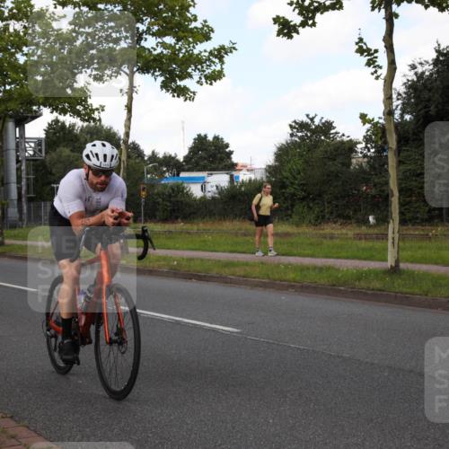 10.08.2025 - GEWOBA Citytriathlon Bremen Yannick Fuchs http://msf.ph/oto/8562397 10.08.2025 12:27:53 Radfahren 593, 647, 669, 674, 676, 697, 712, 713, 716, 800, 819, 885, 963 meine-sportfotos.de