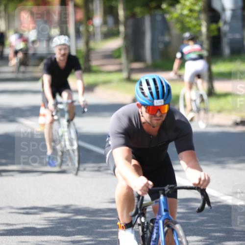 10.08.2025 - GEWOBA Citytriathlon Bremen Yannick Fuchs http://msf.ph/oto/8562398 10.08.2025 14:29:35 Radfahren 117, 179, 206, 212, 226, 351, 365, 373, 405, 466, 487, 517 meine-sportfotos.de