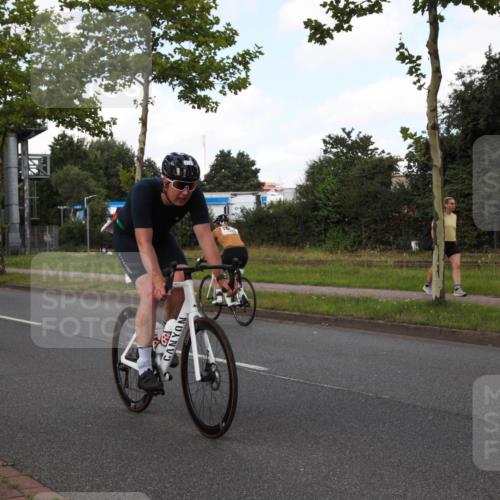 10.08.2025 - GEWOBA Citytriathlon Bremen Yannick Fuchs http://msf.ph/oto/8562404 10.08.2025 12:27:56 Radfahren 593, 669, 674, 676, 697, 712, 713, 716, 800, 819, 885, 907, 963 meine-sportfotos.de