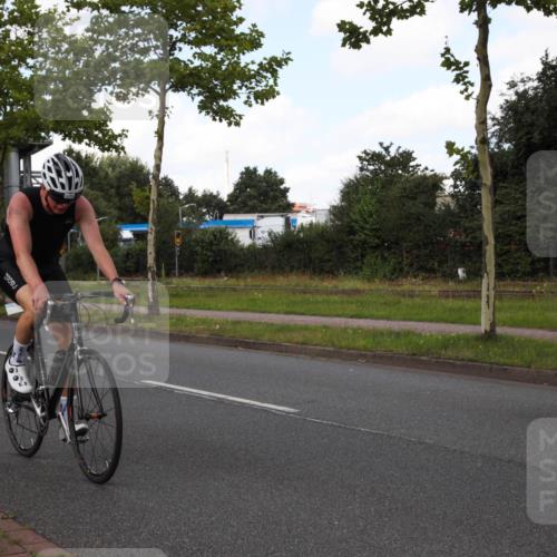 10.08.2025 - GEWOBA Citytriathlon Bremen Yannick Fuchs http://msf.ph/oto/8562408 10.08.2025 12:27:59 Radfahren 593, 669, 674, 676, 697, 712, 713, 716, 800, 819, 885, 907, 963 meine-sportfotos.de