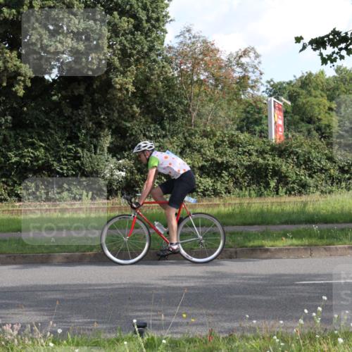 10.08.2025 - GEWOBA Citytriathlon Bremen Yannick Fuchs http://msf.ph/oto/8562410 10.08.2025 10:40:01 Radfahren 55, 57, 61, 77, 79, 91, 143, 197, 227, 398, 496 meine-sportfotos.de