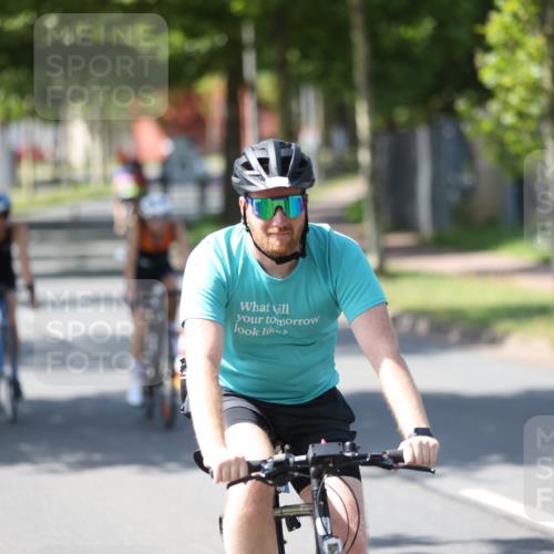 10.08.2025 - GEWOBA Citytriathlon Bremen Yannick Fuchs http://msf.ph/oto/8562411 10.08.2025 14:29:37 Radfahren 117, 179, 206, 212, 226, 351, 365, 373, 405, 466, 487, 517 meine-sportfotos.de