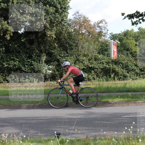 10.08.2025 - GEWOBA Citytriathlon Bremen Yannick Fuchs http://msf.ph/oto/8562417 10.08.2025 10:40:03 Radfahren 55, 57, 61, 77, 79, 91, 143, 197, 227, 398, 496 meine-sportfotos.de
