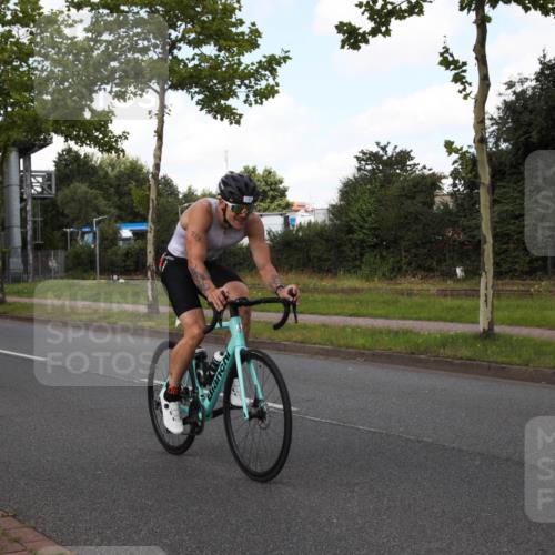 10.08.2025 - GEWOBA Citytriathlon Bremen Yannick Fuchs http://msf.ph/oto/8562418 10.08.2025 12:28:04 Radfahren 593, 651, 669, 674, 676, 697, 712, 713, 716, 748, 800, 885, 898, 907 meine-sportfotos.de